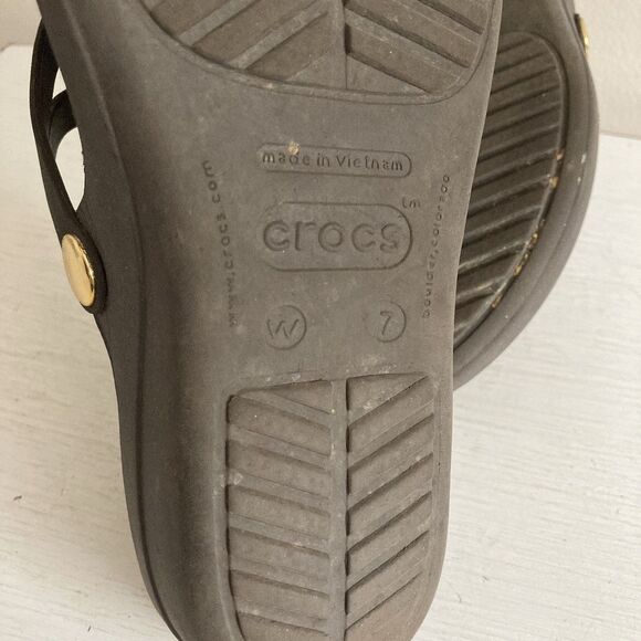 Crocs Womens Sanrah Circle Wedge Flip Flop Sandals Size 7 Brown Comfort - Picture 10 of 10